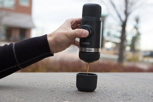 Bærbar espressomaskin med adapter for Nespresso OriginalLine, perfekt for barista og bærbare kaffetraktere.