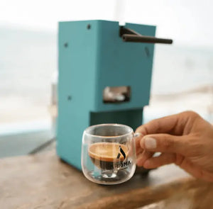 Aroma E.GO – Bærbar italiensk espressomaskin for pods - Barista og Espresso